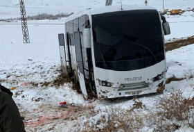    Türkiyədə avtobus raketlə vurulub,    16 yaralı var      