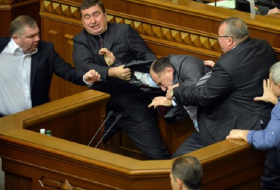 Deputatlar parlamentdə dalaşdılar - (VİDEOXƏBƏR)