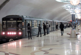 Bakı metrosunda sərnişini qatar vurub