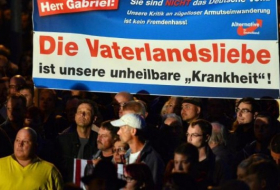 Almanlar Merkelin istefasını tələb edir - Etiraz