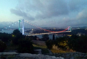 İstanbul boğazı Azərbaycan bayrağına büründü - FOTO
