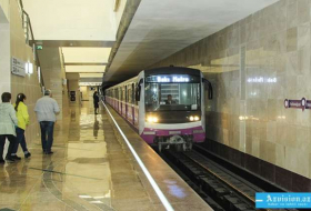 Bakı metrosunda intihar: Qadın özünü qatarın altına atdı