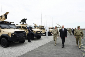 Prezident hərbi texnikalara baxış keçirdi - FOTOLAR