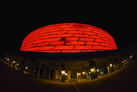 Bakı Olimpiya Stadionu qırmızı rəngə boyandı - FOTO
