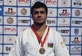 Elmar Qasımov Belarusda çempion oldu