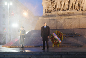 Prezident Minskdə “Qələbə” meydanını ziyarət edib -  FOTOLAR 