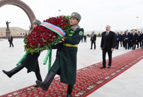 Prezident Aşqabadda memorial kompleksi ziyarət edib -  FOTOLAR 