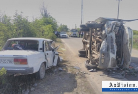  Şəmkirdə mikroavtobus aşıb:  3 ölü, 10 yaralı (FOTO)  