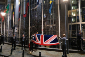 Britaniya bayrağı Aİ-nin salonundan çıxarıldı -  VİDEO 