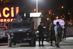 Türkiyədə polislər qəzaya düşdü, iki nəfər öldü
