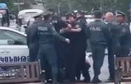  İrəvanda polislər arasında dava düşdü-  VİDEO   