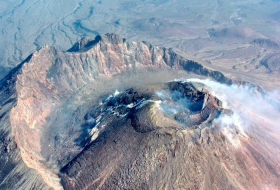 Kamçatkada vulkan püskürüb