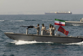    İran qayığı ABŞ gəmilərinə təhlükəli məsafədə yaxınlaşıb     
