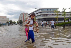 Güclü yağış İstanbulda həyatı iflic edib