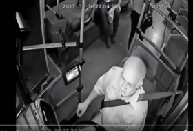 Bakıda görünməmiş olay: Sərnişin avtobusda silah çəkdi (VİDEO) 