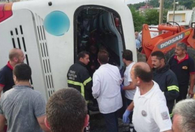 Turist avtobusu qəza törədib - 38 yaralı