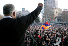 Ermənistan müxalifəti meydanlarda