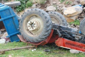 İşçiləri aparan traktor aşıb - 7 ölü, 20 yaralı