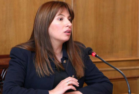 Ermənistanın qalmaqallı deputatı istefa verdi 